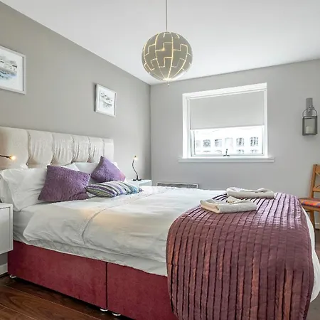 Traditional - Free Parking Apartment *