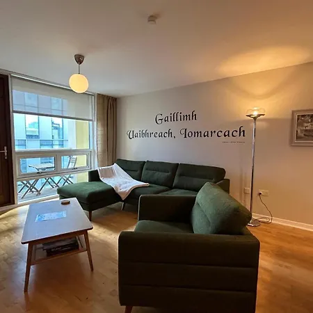 Traditional - Free Parking Apartment *